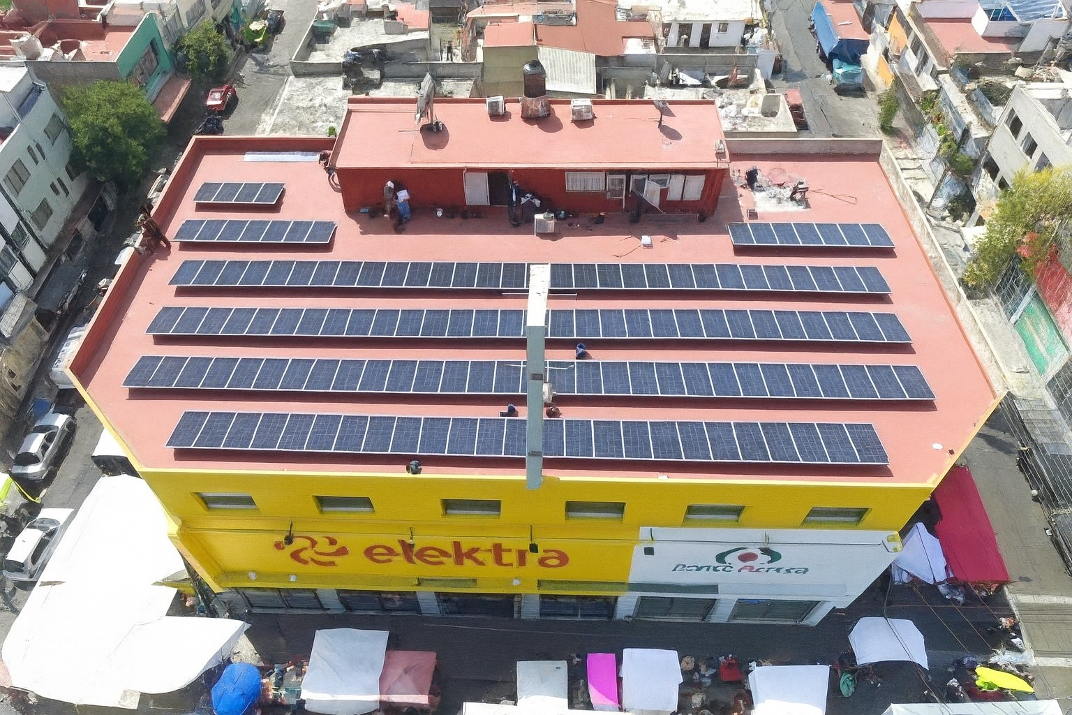 Proyecto de paneles solares Elektra Solar con generación distribuida en techos en México